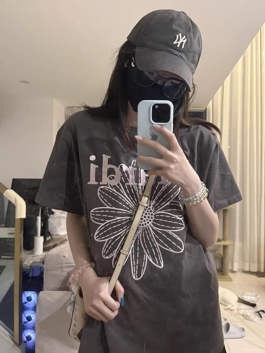 자수 원본 종류 광저우 원단 한 부서 작은 데이지 자수 반팔 t 셔츠 여성 상세 이미지 3