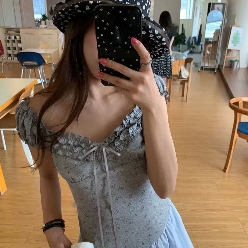 한 부서 달콤한 매운맛 쇼트 스타일 꽃무늬 레이스 레이스 반팔 티셔츠 여성 2026 여름 새로운 디자인 센스 레이스업 허리 수축 이미지 2