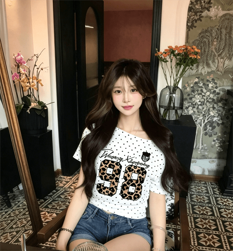 여름 새로운 한 부서 도트 무늬 비스듬한 칼라 오프숄더 프린트 섹션 반팔 티셔츠 여성 상세 이미지 4
