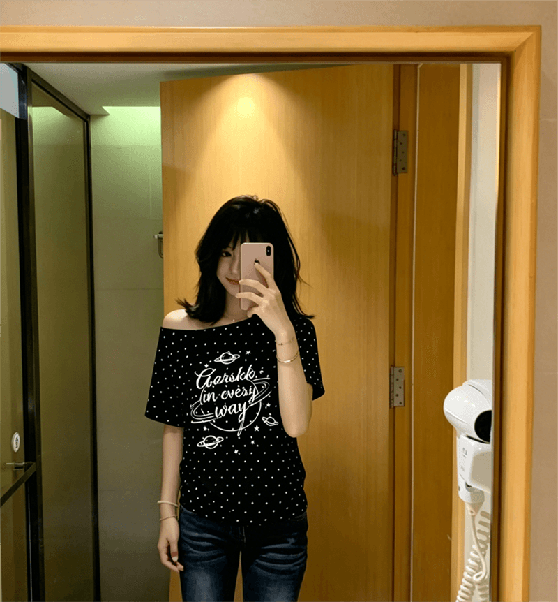 여름 새로운 한 부서 도트 무늬 비스듬한 칼라 오프숄더 프린트 섹션 반팔 티셔츠 여성 상세 이미지 2