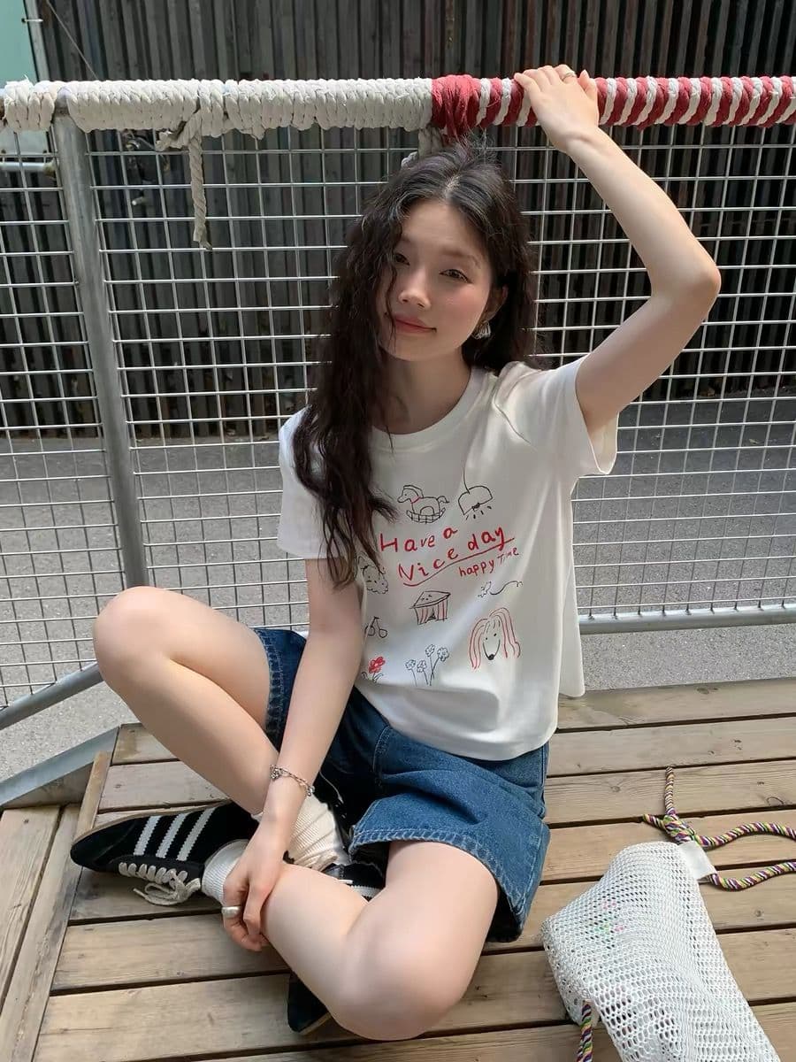 아메리칸 레트로 긍정적 인 어깨 라운드 넥 프린트 반팔 티셔츠 여성 이미지 4