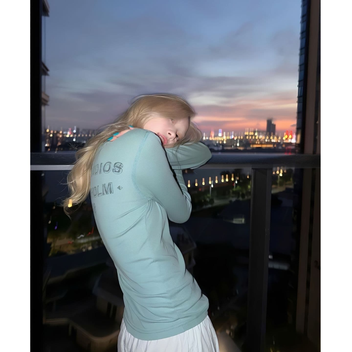 광저우 원단 디지털 직분사 한 부서 레트로 디자인 센스 긴팔 몸매 가꾸기 맨위 여성 새로운 다용도 캐주얼 이미지 4