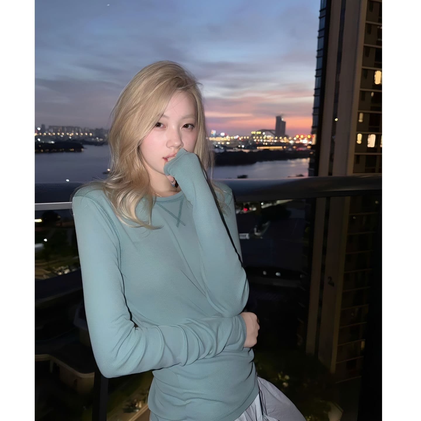 광저우 원단 디지털 직분사 한 부서 레트로 디자인 센스 긴팔 몸매 가꾸기 맨위 여성 새로운 다용도 캐주얼 이미지 2