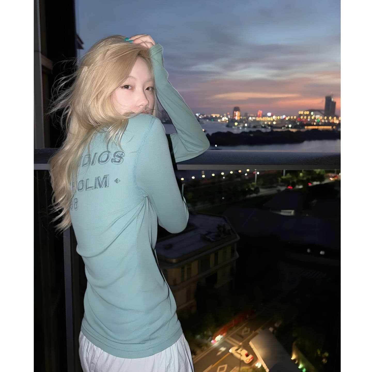 광저우 원단 디지털 직분사 한 부서 레트로 디자인 센스 긴팔 몸매 가꾸기 맨위 여성 새로운 다용도 캐주얼 이미지 3