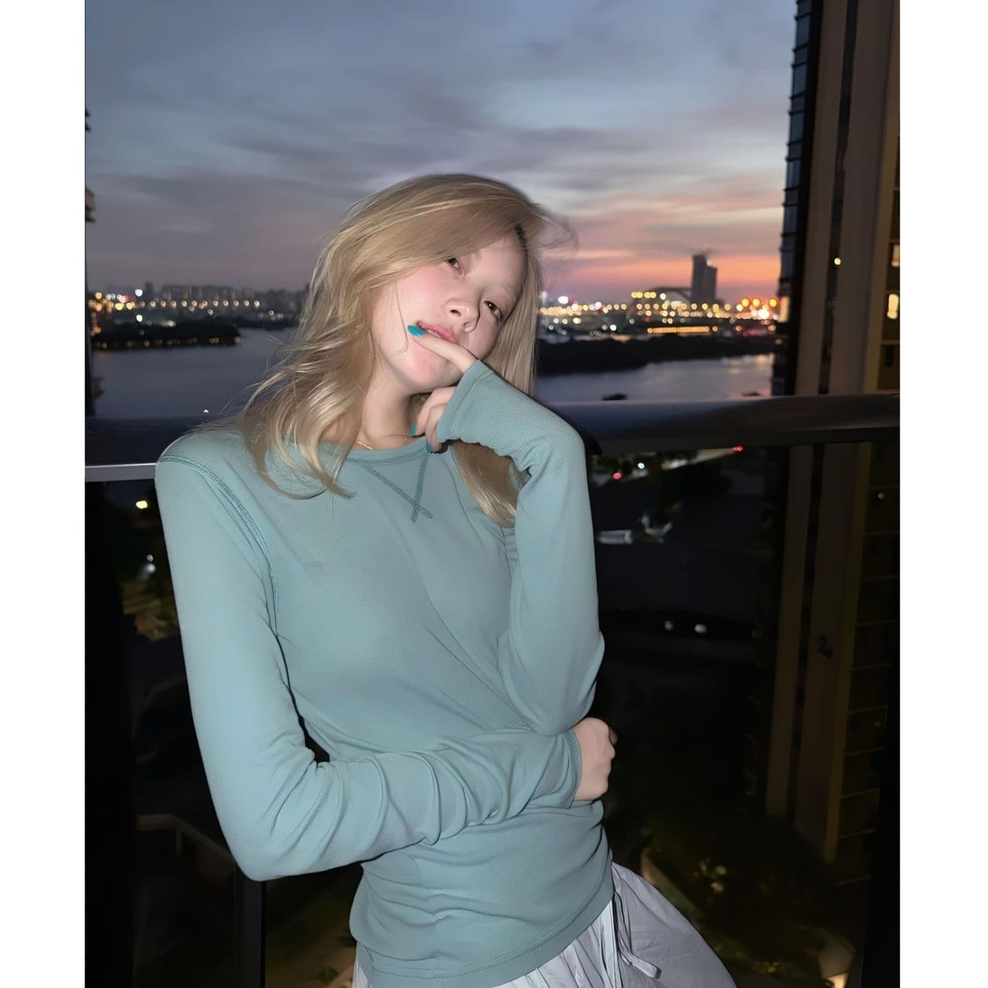광저우 원단 디지털 직분사 한 부서 레트로 디자인 센스 긴팔 몸매 가꾸기 맨위 여성 새로운 다용도 캐주얼 이미지 5
