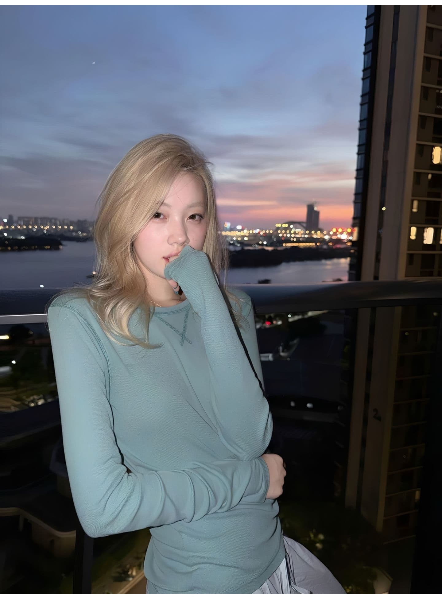 광저우 원단 디지털 직분사 한 부서 레트로 디자인 센스 긴팔 몸매 가꾸기 맨위 여성 새로운 다용도 캐주얼 상세 이미지 2
