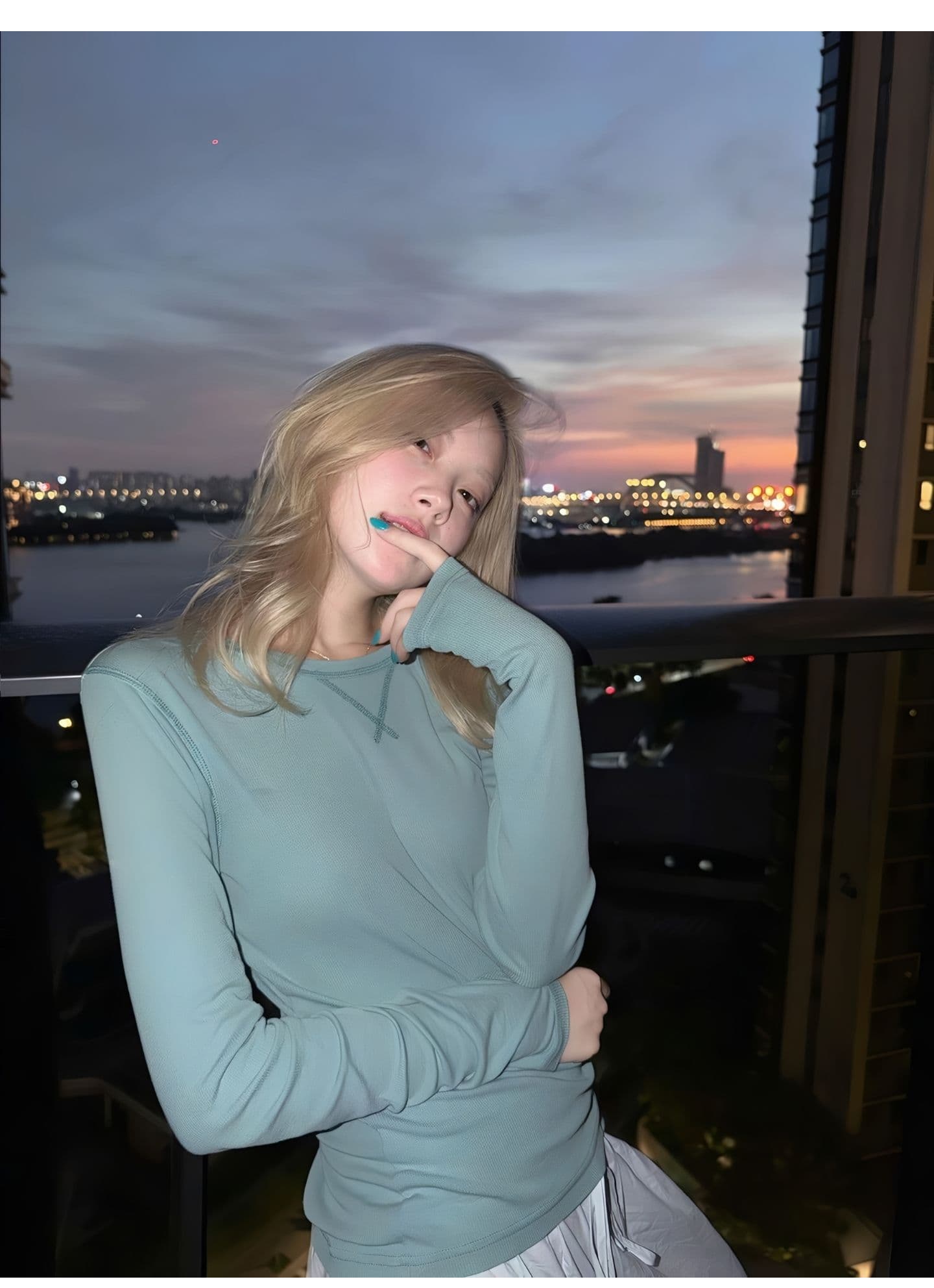 광저우 원단 디지털 직분사 한 부서 레트로 디자인 센스 긴팔 몸매 가꾸기 맨위 여성 새로운 다용도 캐주얼 상세 이미지 4