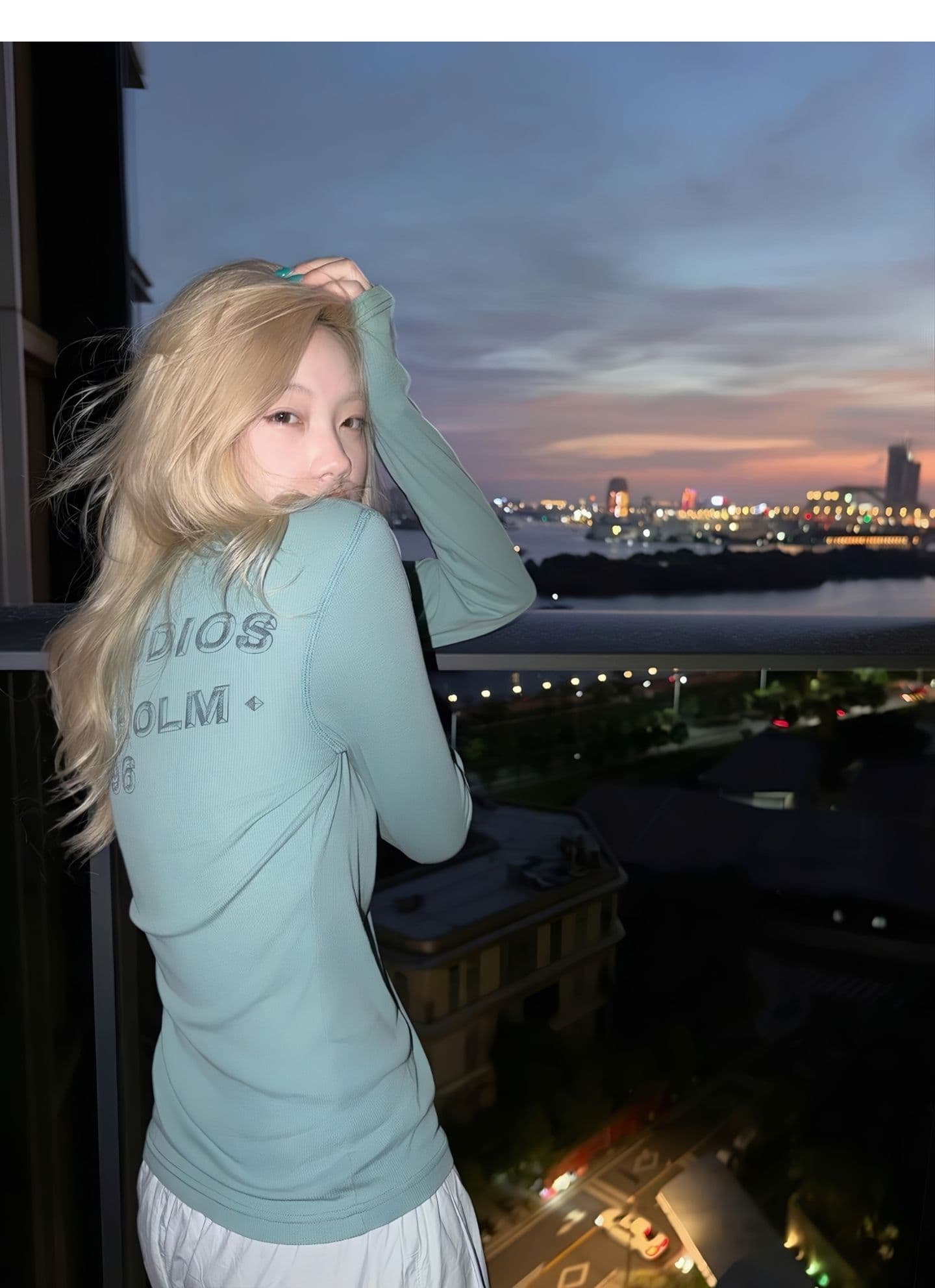 광저우 원단 디지털 직분사 한 부서 레트로 디자인 센스 긴팔 몸매 가꾸기 맨위 여성 새로운 다용도 캐주얼 상세 이미지 5
