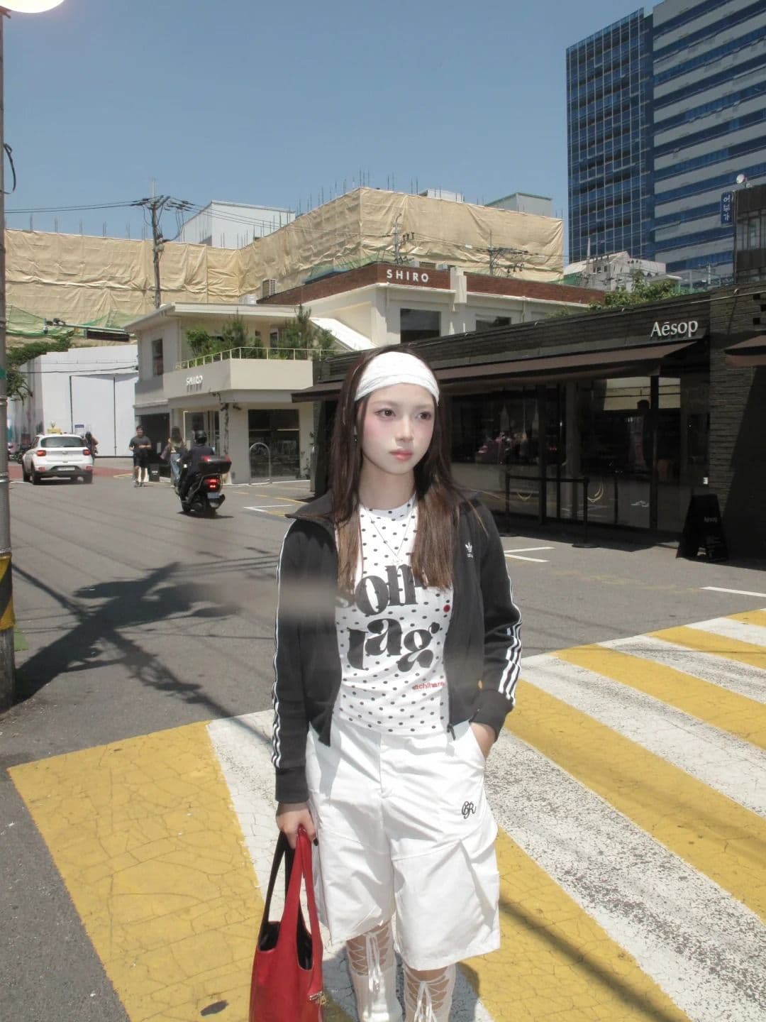 한 부서 새로운 패션 디자인 센스 라운드 넥 도트 무늬 프린트 반팔 맨위 상세 이미지 4