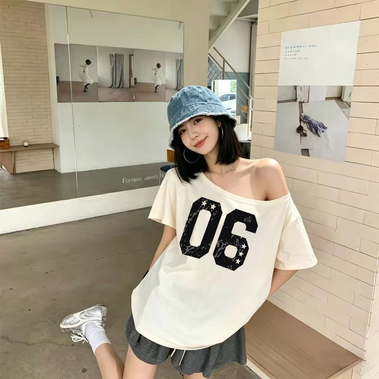 한 부서 순수한 욕망 오프숄더 반팔 티셔츠 슬림해 보이는 핫걸 디자인 센스 맨위 상세 이미지 1