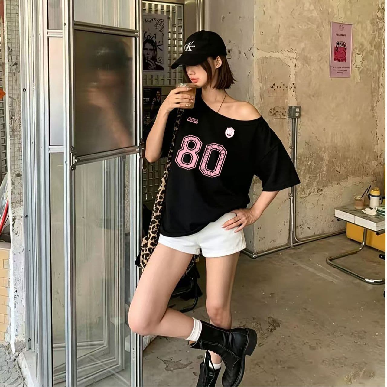 한 부서 순수한 욕망 오프숄더 반팔 티셔츠 슬림해 보이는 핫걸 디자인 센스 맨위 상세 이미지 8