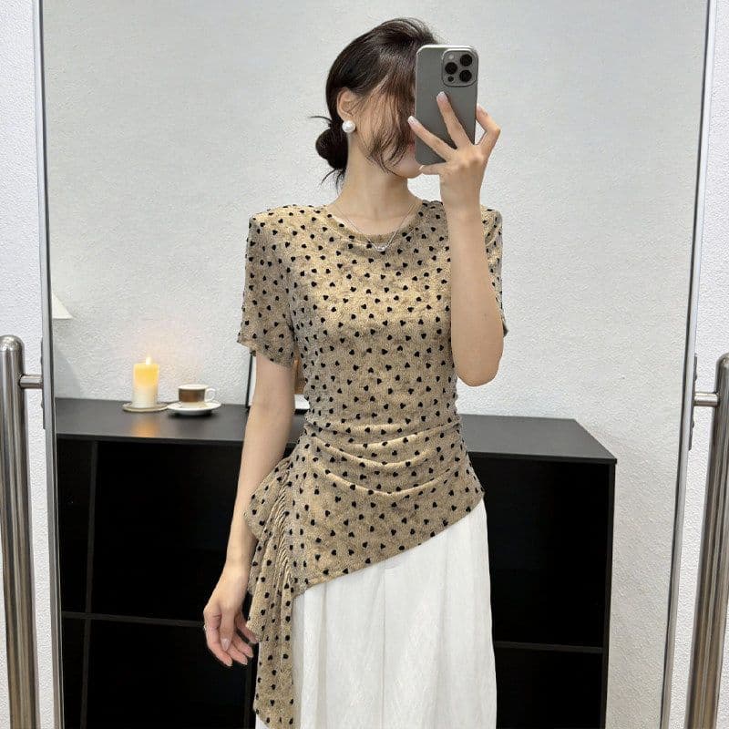 이중층 망사 디자인 센스 도트 무늬 반팔 티셔츠 여름 불규칙 밑단 꼬집기 허리 슬림해 보이는 품격 맨위 이미지 4