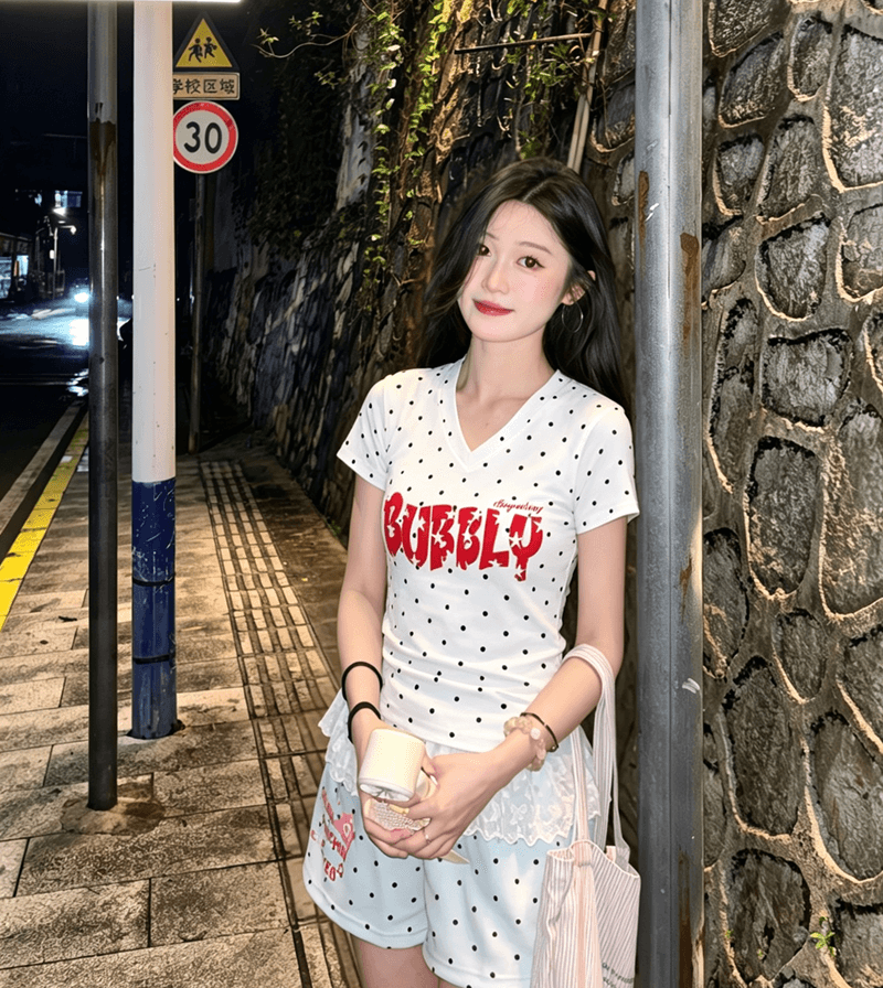 아메리칸 레트로 몸매 가꾸기 슬림해 보이는 긍정적 인 어깨 V넥 반팔 티셔츠 여성 이미지 4