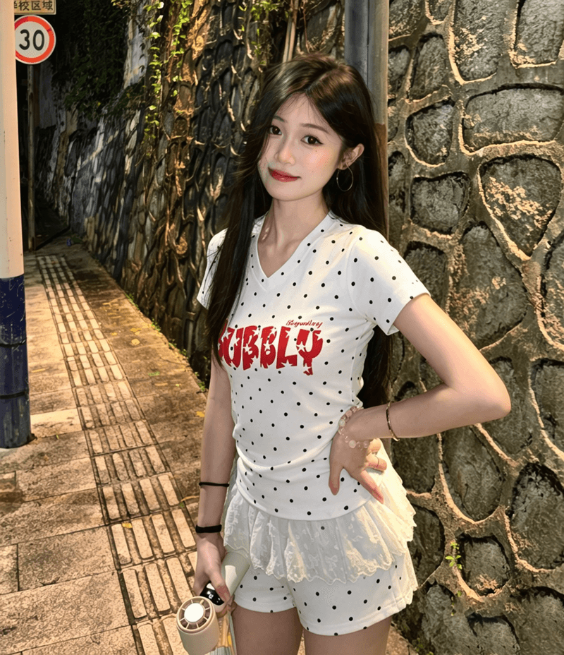 아메리칸 레트로 몸매 가꾸기 슬림해 보이는 긍정적 인 어깨 V넥 반팔 티셔츠 여성