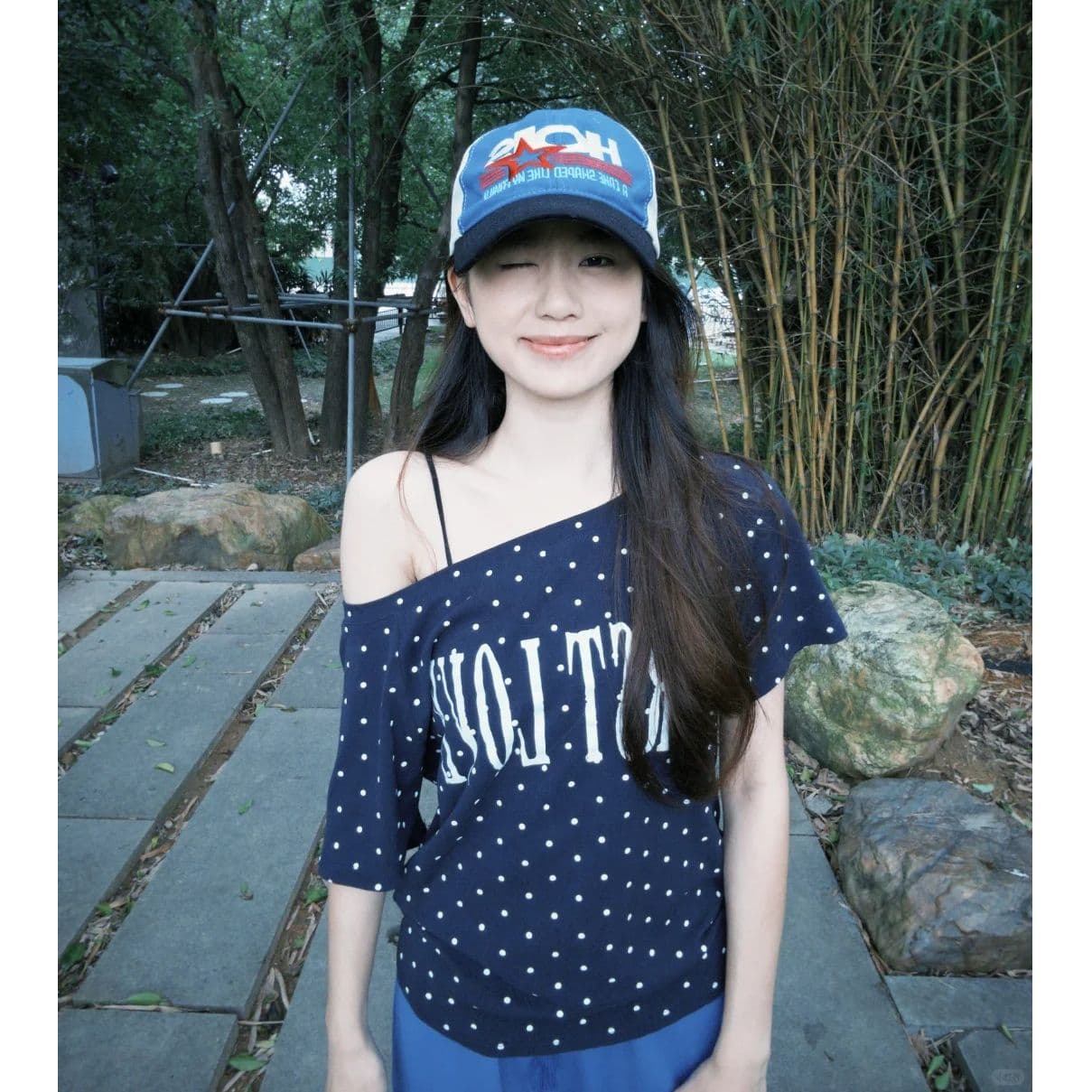 여름 새로운 한 부서 도트 무늬 비스듬한 칼라 오프숄더 프린트 섹션 반팔 티셔츠 여성