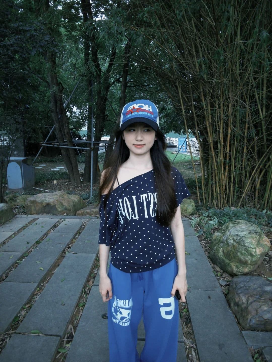 여름 새로운 한 부서 도트 무늬 비스듬한 칼라 오프숄더 프린트 섹션 반팔 티셔츠 여성 상세 이미지 4