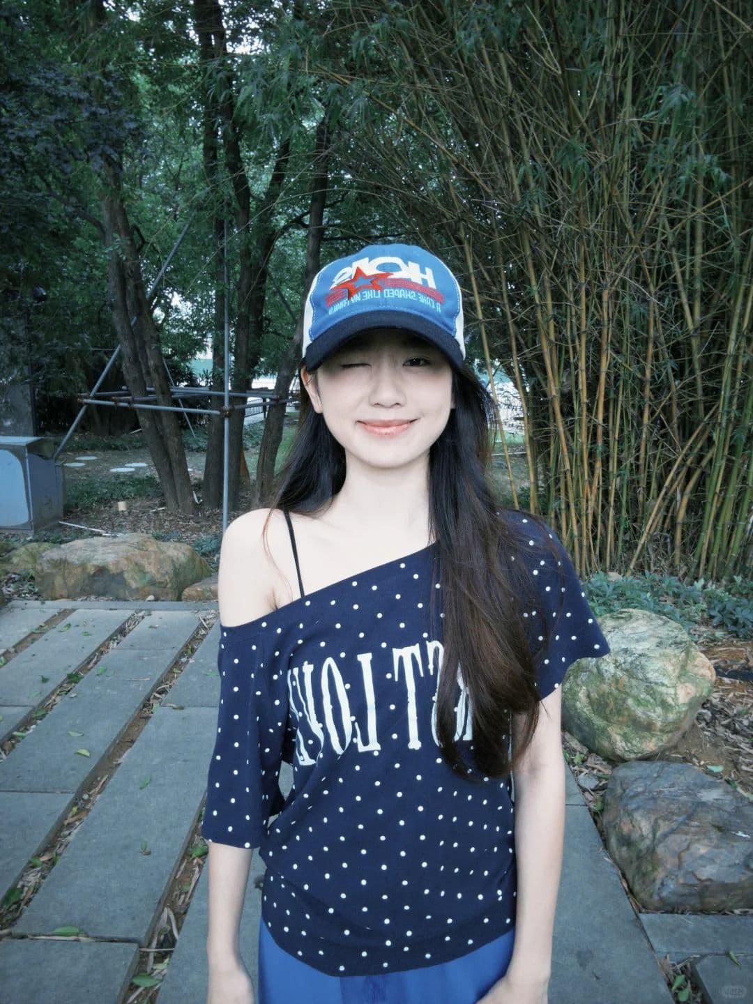 여름 새로운 한 부서 도트 무늬 비스듬한 칼라 오프숄더 프린트 섹션 반팔 티셔츠 여성 상세 이미지 5