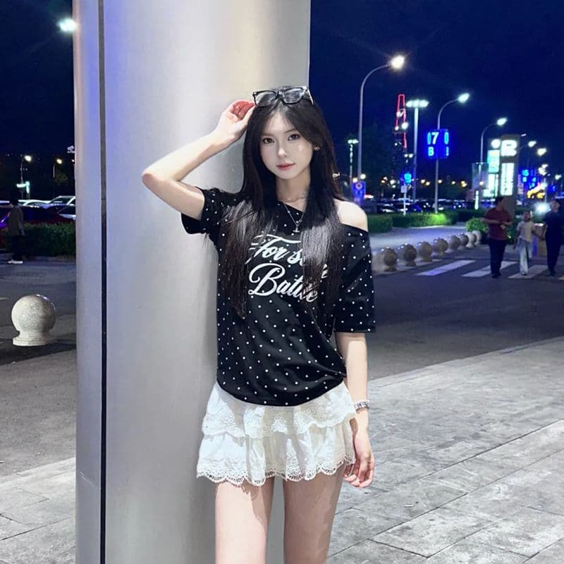 여름 새로운 한 부서 도트 무늬 비스듬한 칼라 오프숄더 프린트 섹션 반팔 티셔츠 여성 이미지 2