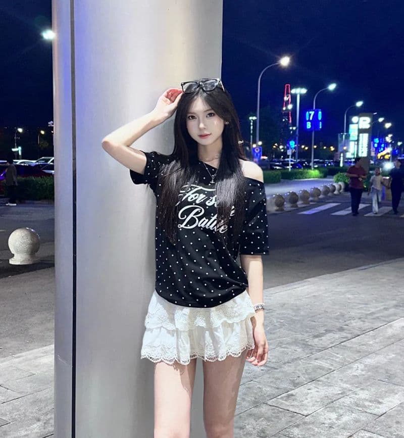 여름 새로운 한 부서 도트 무늬 비스듬한 칼라 오프숄더 프린트 섹션 반팔 티셔츠 여성 상세 이미지 1