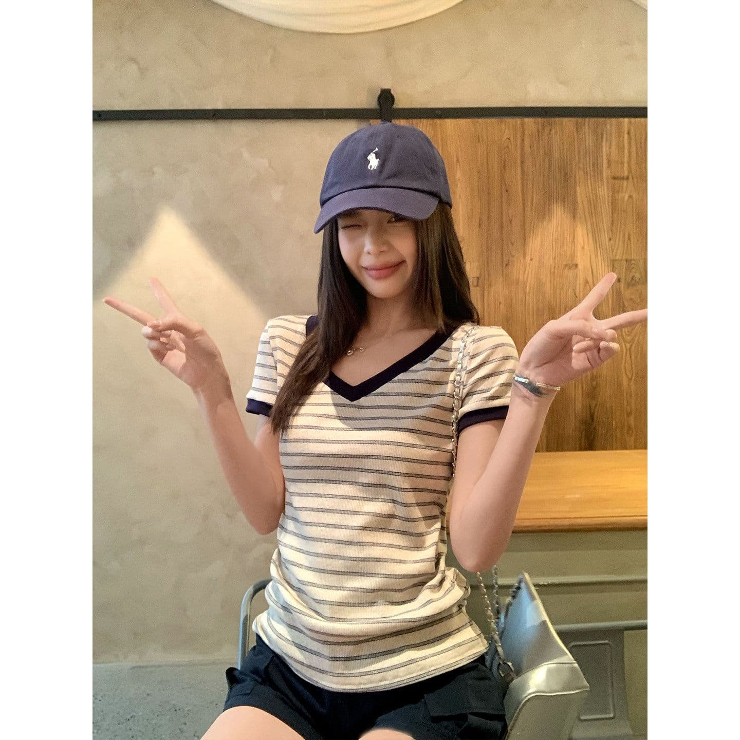 스트라이프 비스듬한 어깨 반팔 티셔츠 여름 한 부서 느긋한 센스 몸매 가꾸기 슬림해 보이는 오프숄더 작은 대중 맨위 상세 이미지 1