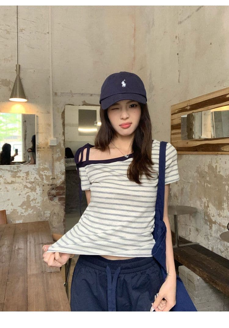 스트라이프 비스듬한 어깨 반팔 티셔츠 여름 한 부서 느긋한 센스 몸매 가꾸기 슬림해 보이는 오프숄더 작은 대중 맨위 상세 이미지 11