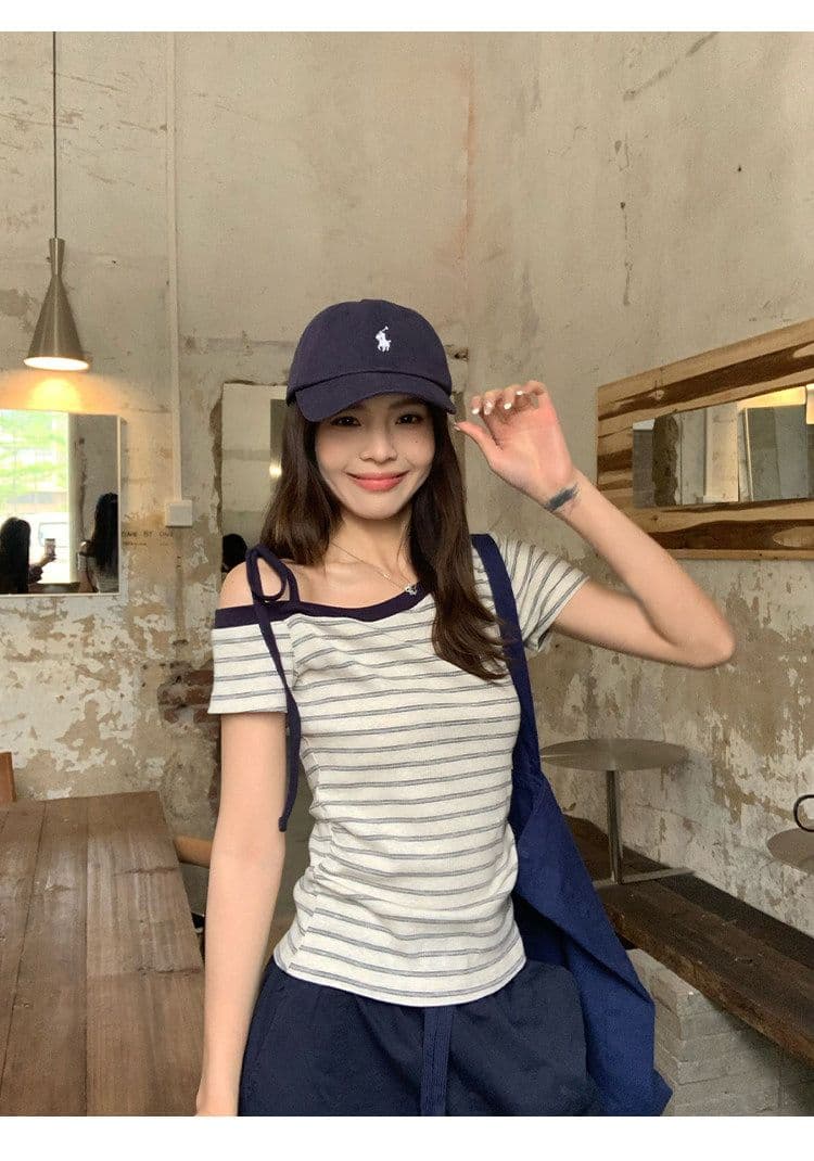 스트라이프 비스듬한 어깨 반팔 티셔츠 여름 한 부서 느긋한 센스 몸매 가꾸기 슬림해 보이는 오프숄더 작은 대중 맨위 상세 이미지 15