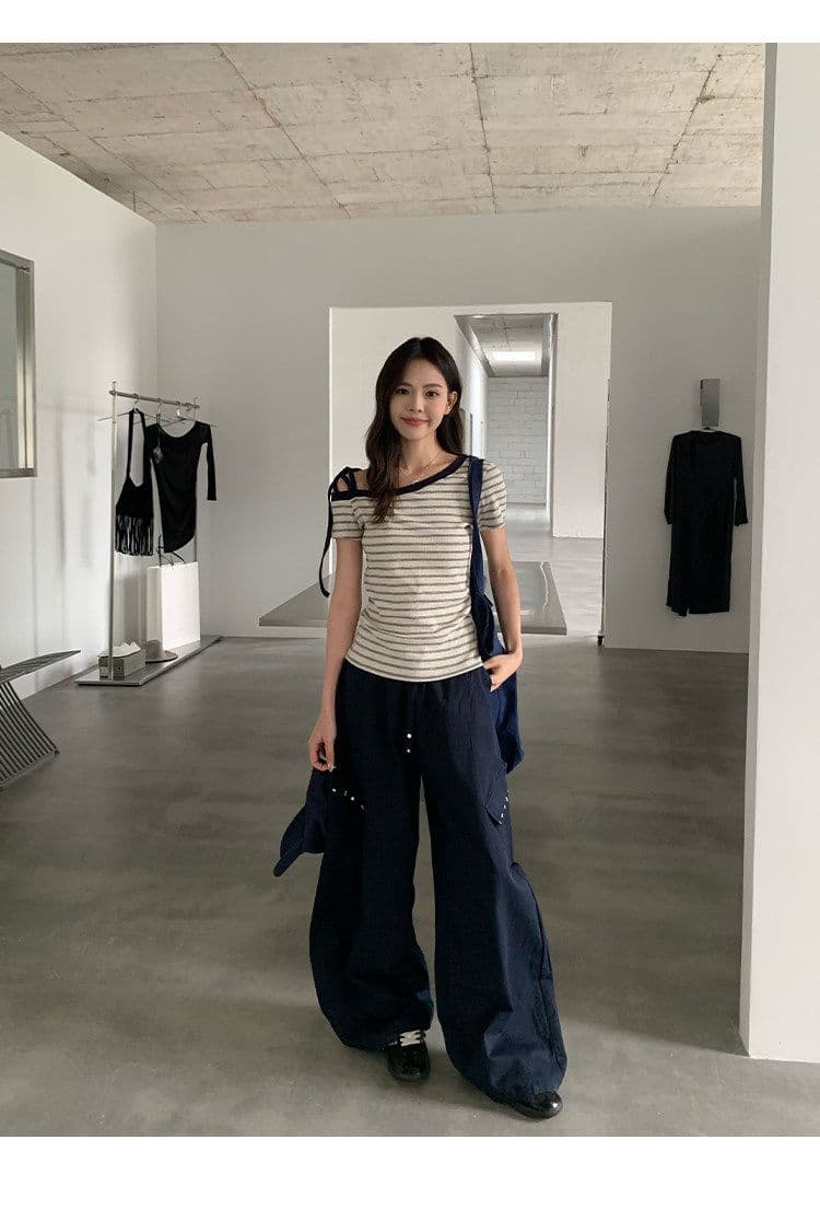 스트라이프 비스듬한 어깨 반팔 티셔츠 여름 한 부서 느긋한 센스 몸매 가꾸기 슬림해 보이는 오프숄더 작은 대중 맨위 상세 이미지 19
