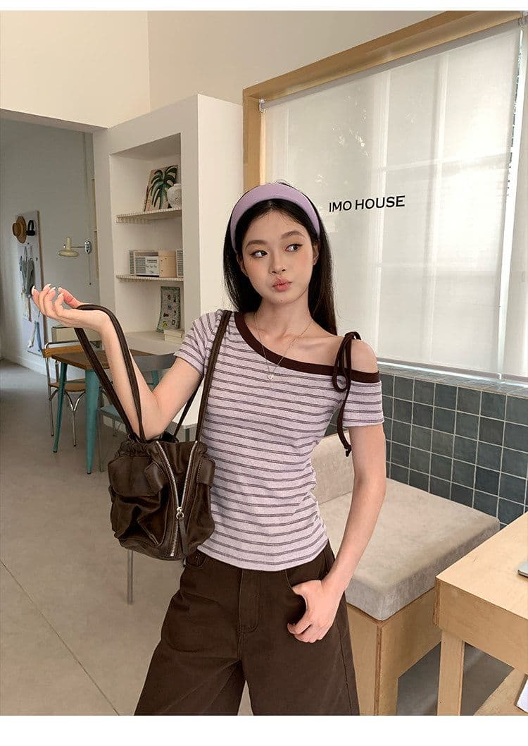 스트라이프 비스듬한 어깨 반팔 티셔츠 여름 한 부서 느긋한 센스 몸매 가꾸기 슬림해 보이는 오프숄더 작은 대중 맨위 상세 이미지 25