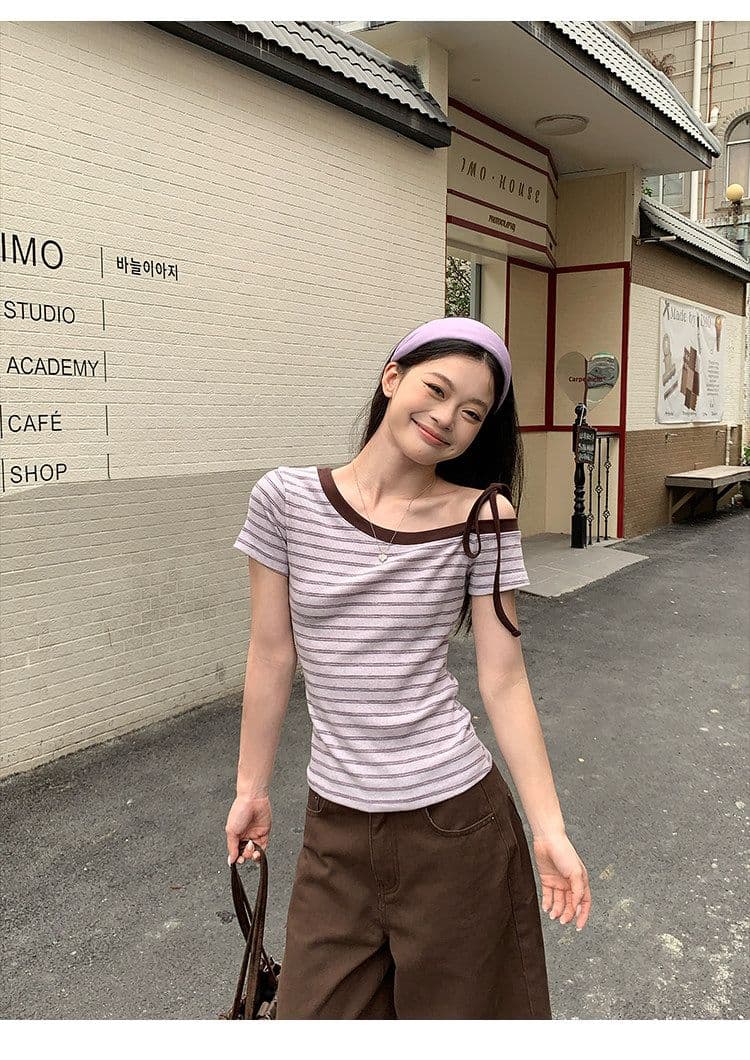 스트라이프 비스듬한 어깨 반팔 티셔츠 여름 한 부서 느긋한 센스 몸매 가꾸기 슬림해 보이는 오프숄더 작은 대중 맨위 상세 이미지 30