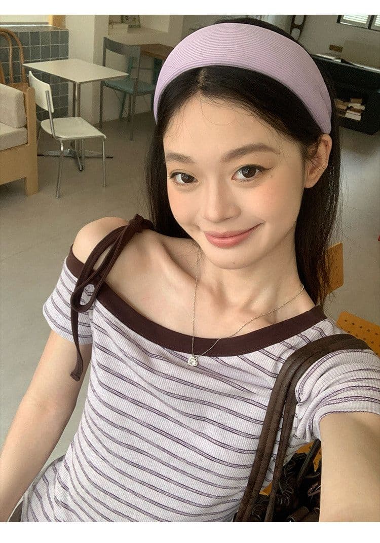스트라이프 비스듬한 어깨 반팔 티셔츠 여름 한 부서 느긋한 센스 몸매 가꾸기 슬림해 보이는 오프숄더 작은 대중 맨위 상세 이미지 32