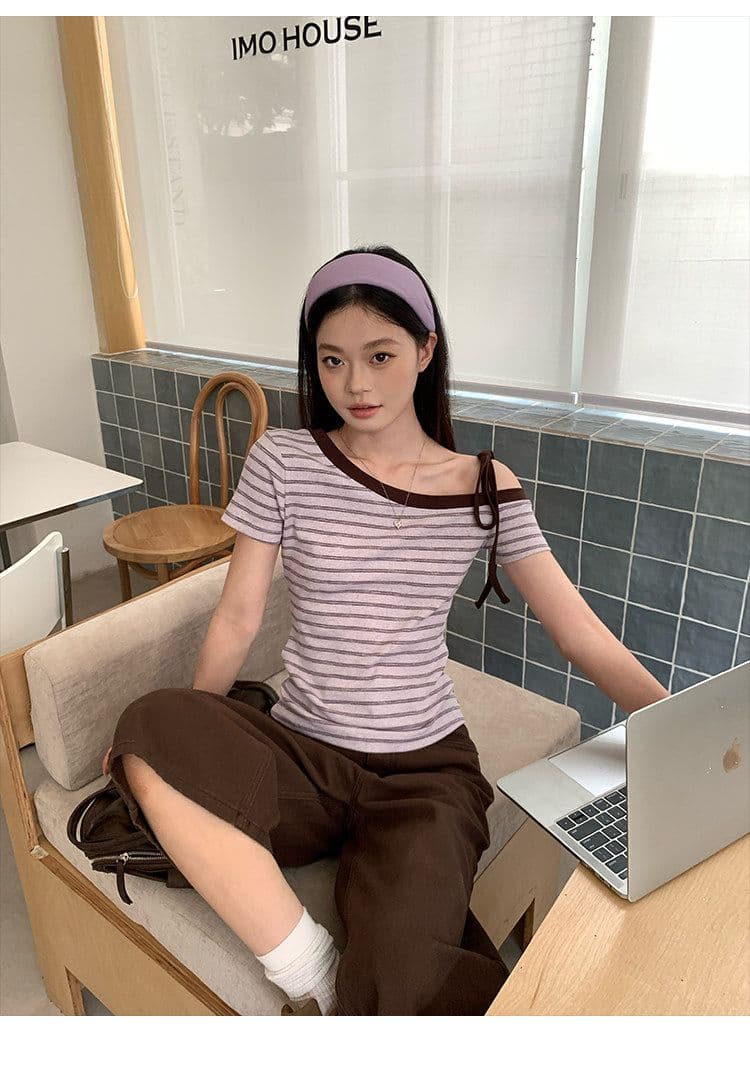 스트라이프 비스듬한 어깨 반팔 티셔츠 여름 한 부서 느긋한 센스 몸매 가꾸기 슬림해 보이는 오프숄더 작은 대중 맨위 상세 이미지 37