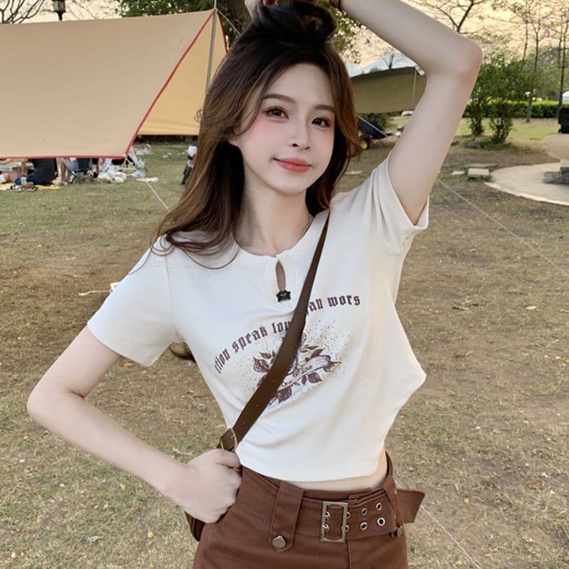 불규칙 프린트 작은 V넥 반팔 티셔츠 여성 여름 전원 핫걸 몸매 가꾸기 쇼트 스타일 긍정적 인 어깨 의류