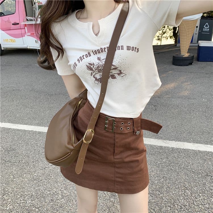 불규칙 프린트 작은 V넥 반팔 티셔츠 여성 여름 전원 핫걸 몸매 가꾸기 쇼트 스타일 긍정적 인 어깨 의류 상세 이미지 18