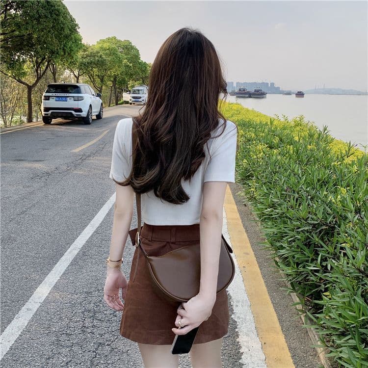 불규칙 프린트 작은 V넥 반팔 티셔츠 여성 여름 전원 핫걸 몸매 가꾸기 쇼트 스타일 긍정적 인 어깨 의류 상세 이미지 22