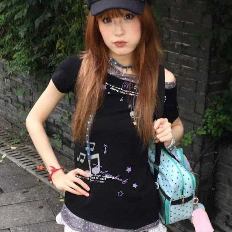 페이크 레이어드 배색 도트 무늬 프린트 비스듬한 어깨 반팔 티셔츠 여성 몸매 가꾸기 맨위