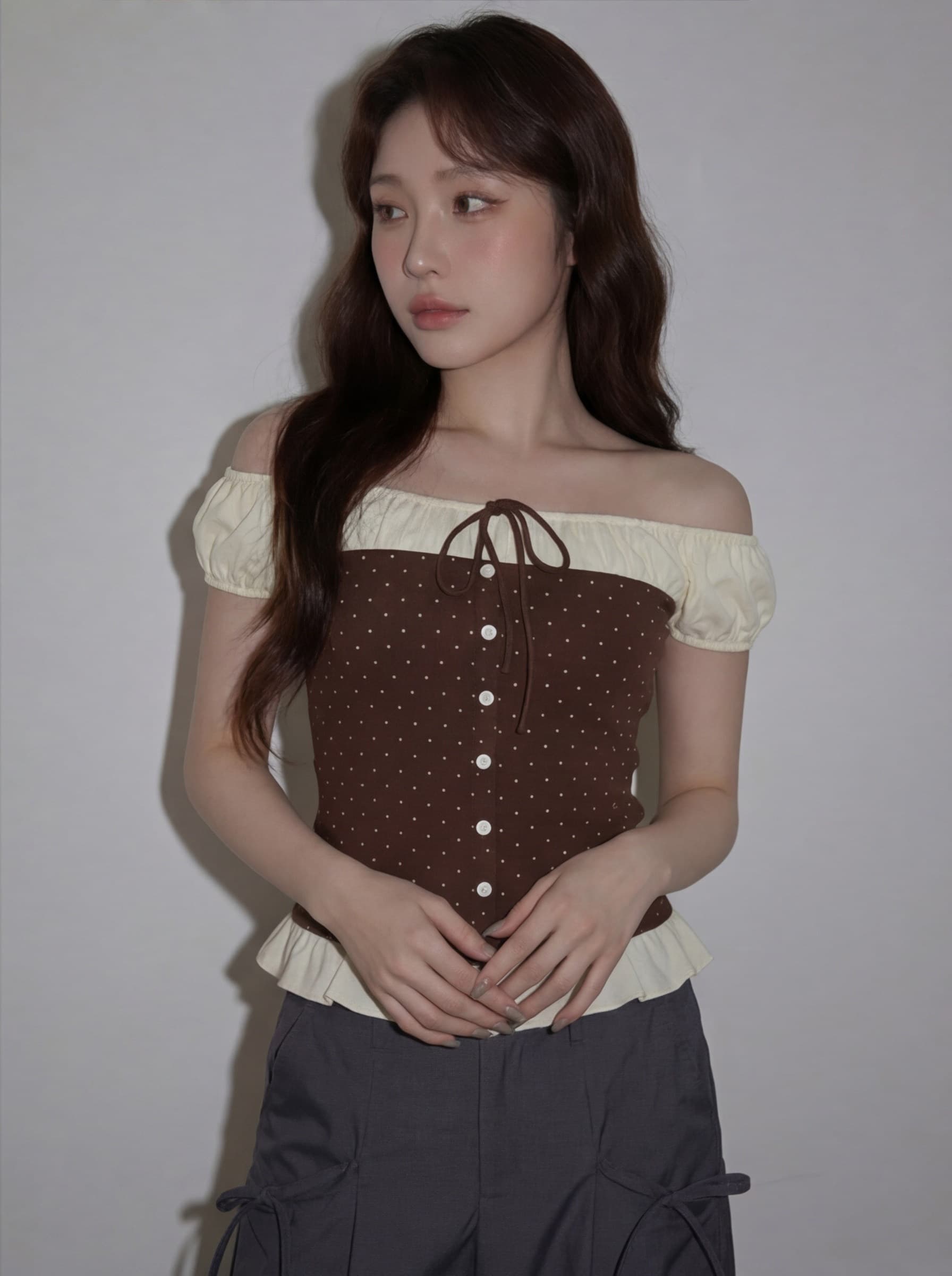 한 부서 휴가 바람 오프숄더 도트 무늬 반팔 티셔츠 여성 여름 고급 센스 슬림해 보이는 연령 감소 오프숄더 맨위 여성