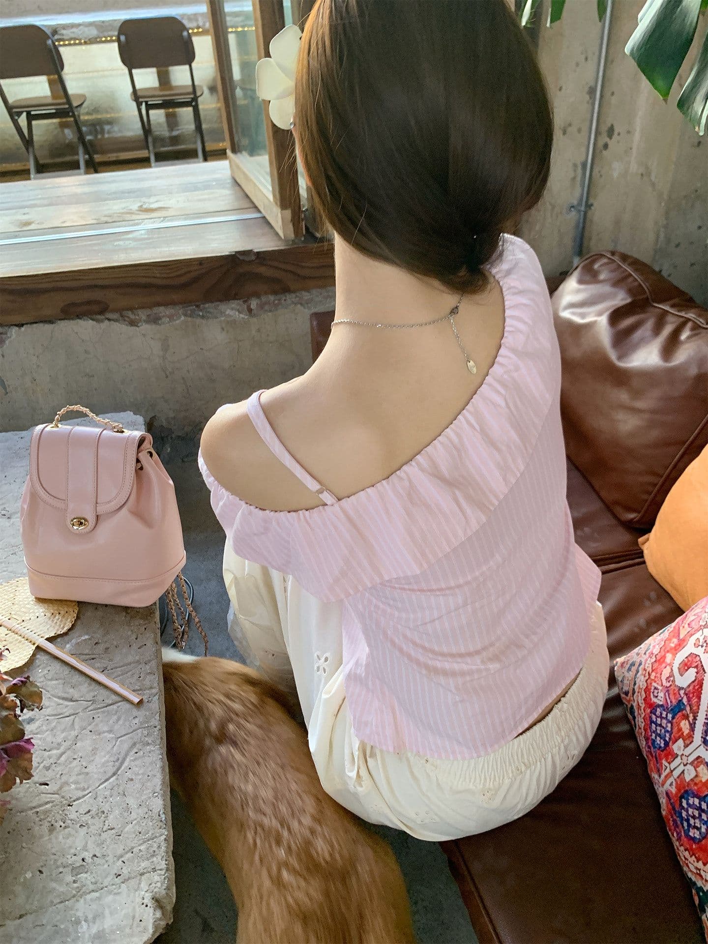 핑크색 나비 매듭 오프숄더 반팔 여성 셔츠 한 부서 덜 달콤함 디자인 센스 부드러운 바람 비스듬한 어깨 의류 여성 상세 이미지 3
