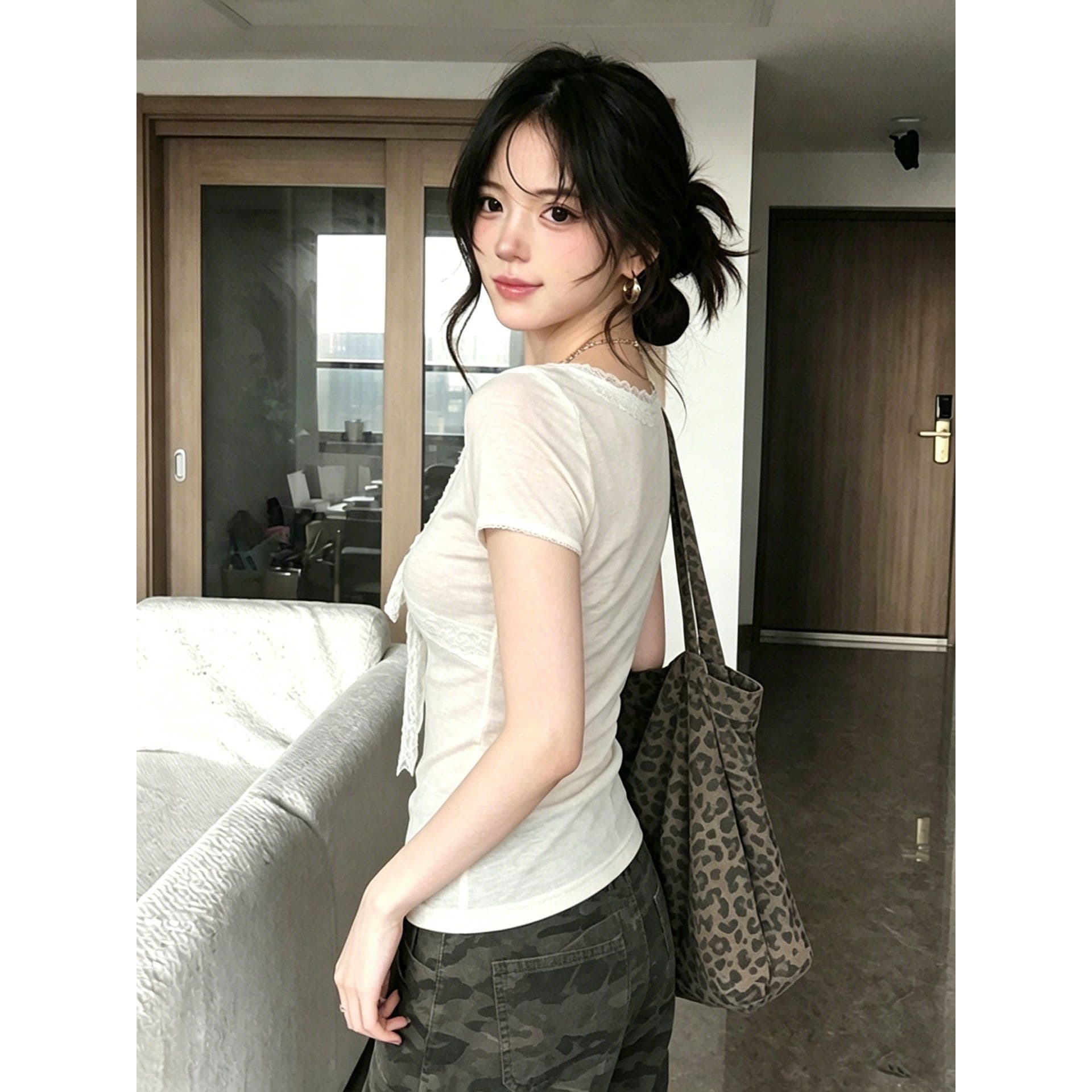 원본 순면 원단 한 부서 V넥 반팔 티셔츠 여름 레이스 조각 스트랩 핫걸 인사이드 잡아라. 의류 여성 이미지 3