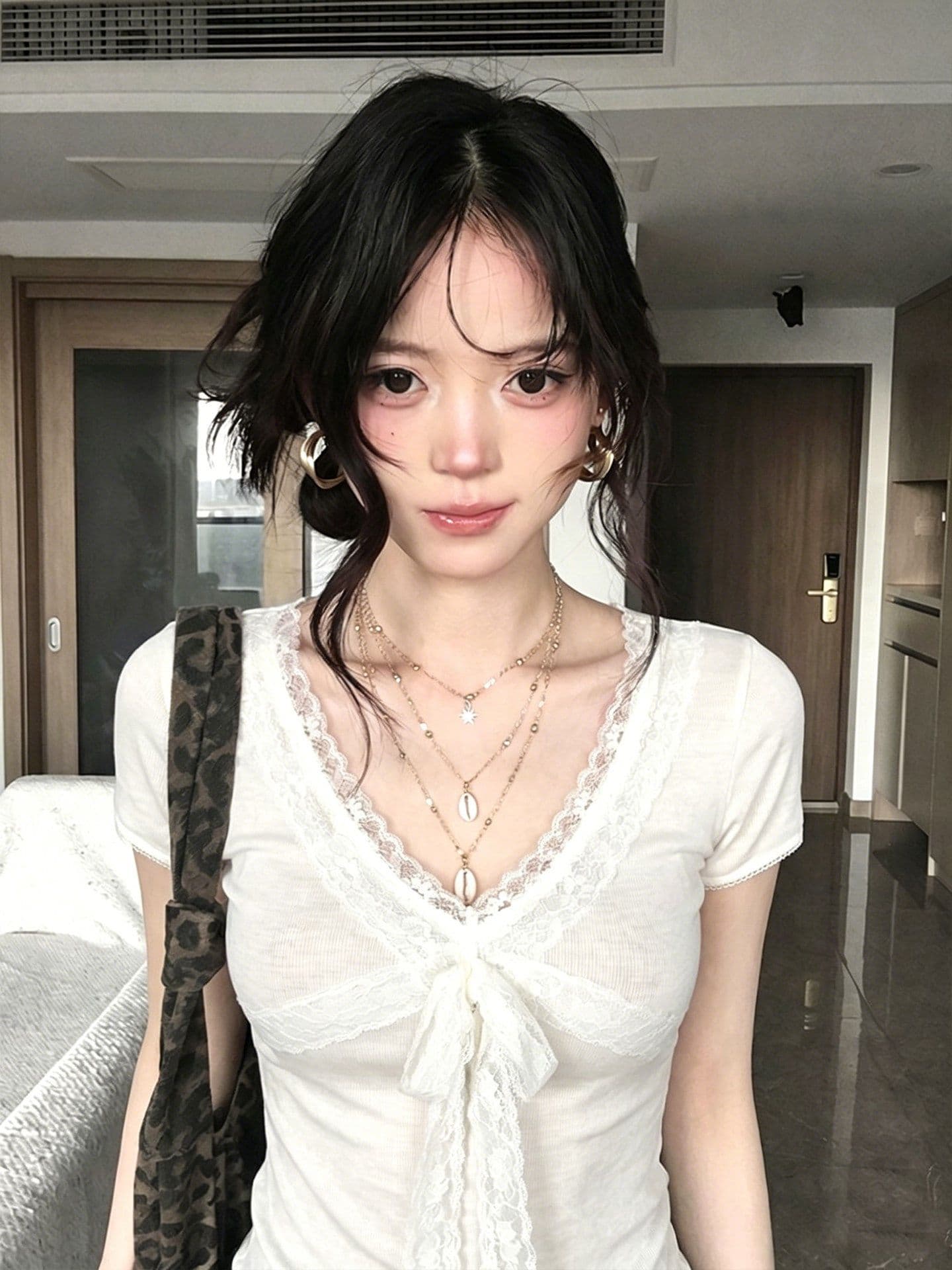 원본 순면 원단 한 부서 V넥 반팔 티셔츠 여름 레이스 조각 스트랩 핫걸 인사이드 잡아라. 의류 여성 상세 이미지 3
