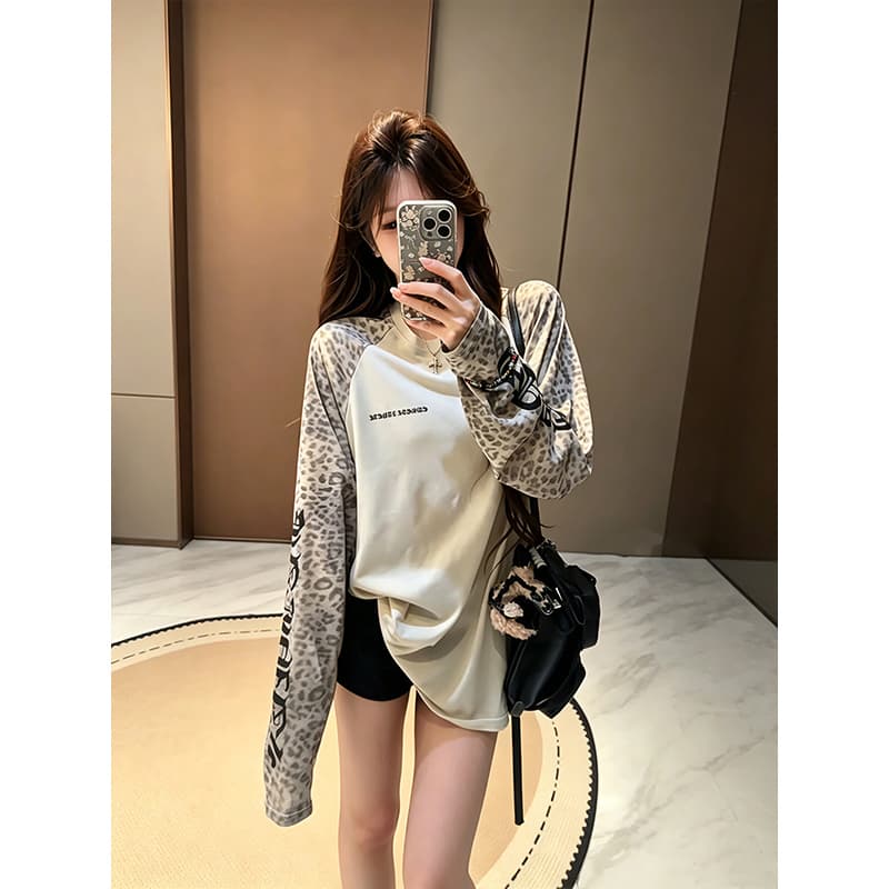 눈꽃 면 아메리칸 산스크리트어 알파벳 레오파드 무늬 긴팔 티셔츠 여성 루즈핏 경량 블라우스 캐주얼 느긋한 맨위 상세 이미지 3