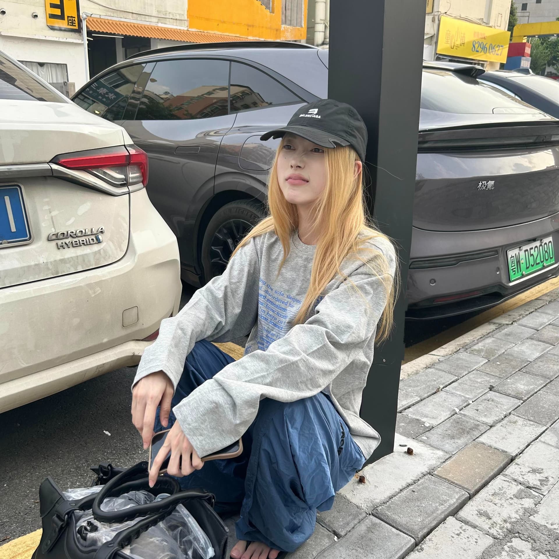 아메리칸 레트로 루즈핏 긴팔 밝은 회색 색상 티셔츠 여성 봄 가을 디자인 센스 작은 대중 이미지 5