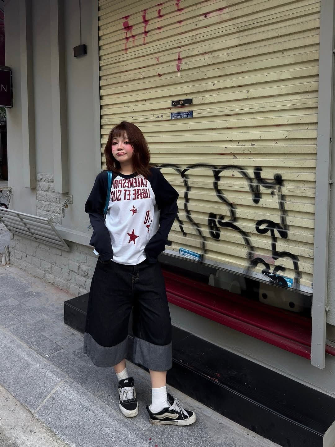 높은 품질 순면 200그램 21 빗질하다 정밀 프린트 가을 패치워크 색상 긴팔 티셔츠 여성 이미지 2