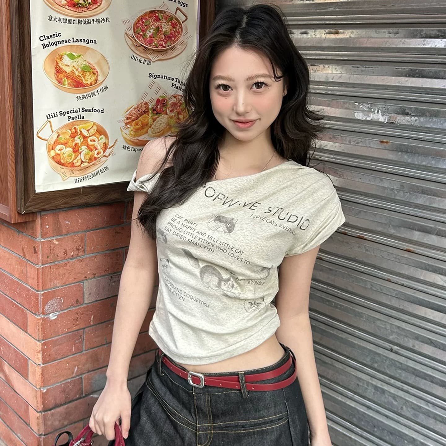 원본 품질 핫걸 비스듬한 어깨 프린트 티셔츠 여성 디자인 센스 불규칙 몸매 가꾸기 맨위 상세 이미지 2