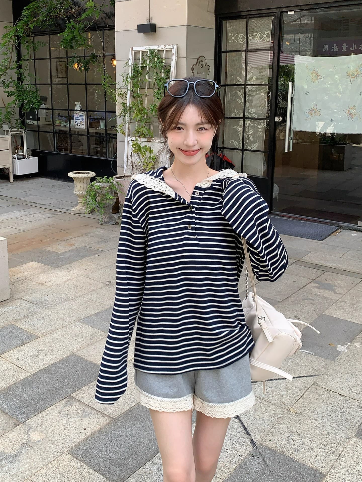 원본 원단 레이스 솜씨 높은 품질 레이스 측면 패치워크 스트라이프 후드 긴팔 티셔츠 여성 가을 맨위 여성 이미지 2