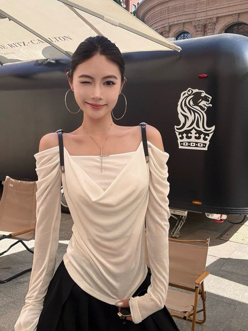 원본 떨리는 소리 천 오프숄더 센스 흔들다 칼라 가죽 어깨끈 긴팔 단색 티셔츠 오프숄더 몸매 가꾸기 슬림해 보이는 여성 셔츠 상세 이미지 4