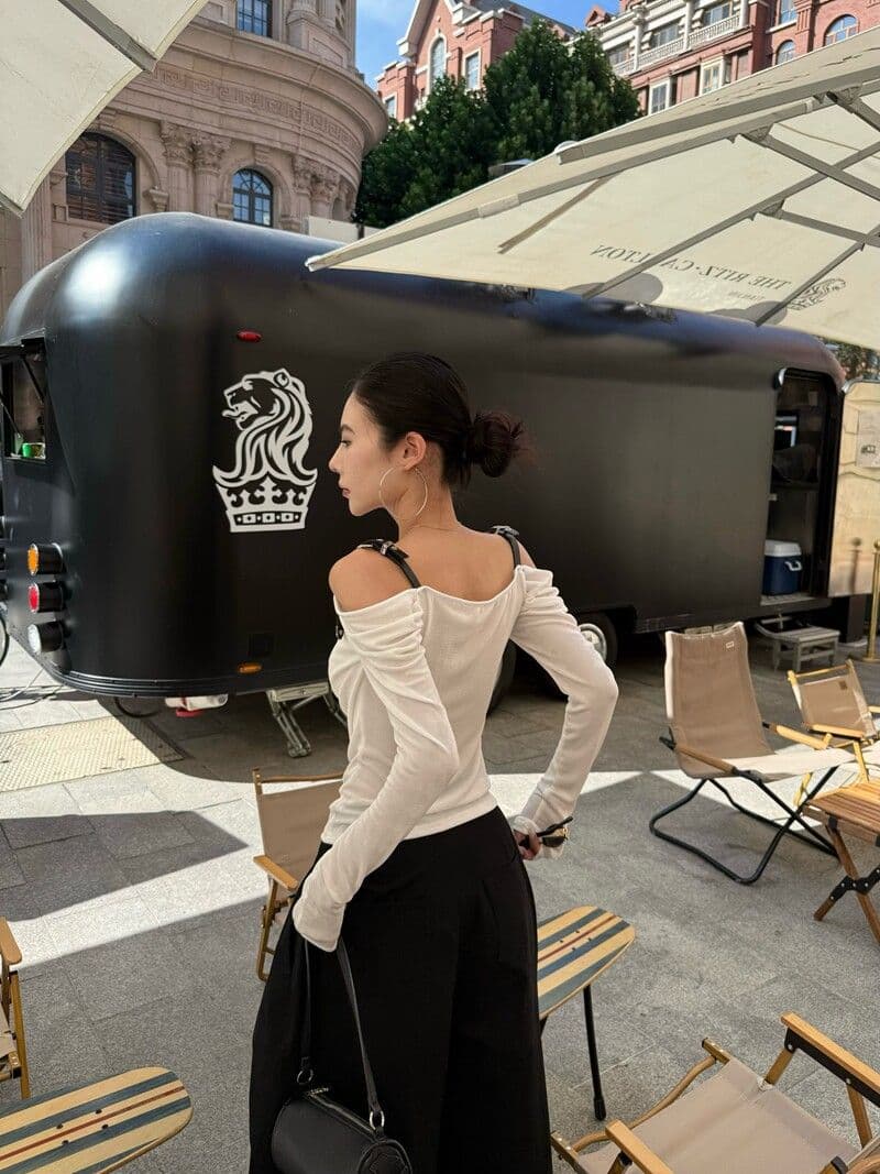 원본 떨리는 소리 천 오프숄더 센스 흔들다 칼라 가죽 어깨끈 긴팔 단색 티셔츠 오프숄더 몸매 가꾸기 슬림해 보이는 여성 셔츠 상세 이미지 9