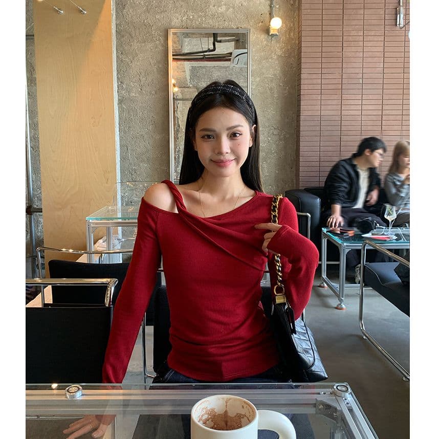 사람들 면 한국 스타일 빨간색 비스듬한 어깨 인사이드 가져 가라. 기본 셔츠 여성 겨울 새로운 몸매 가꾸기 비틀림 긴팔 티셔츠 여성 상세 이미지 3