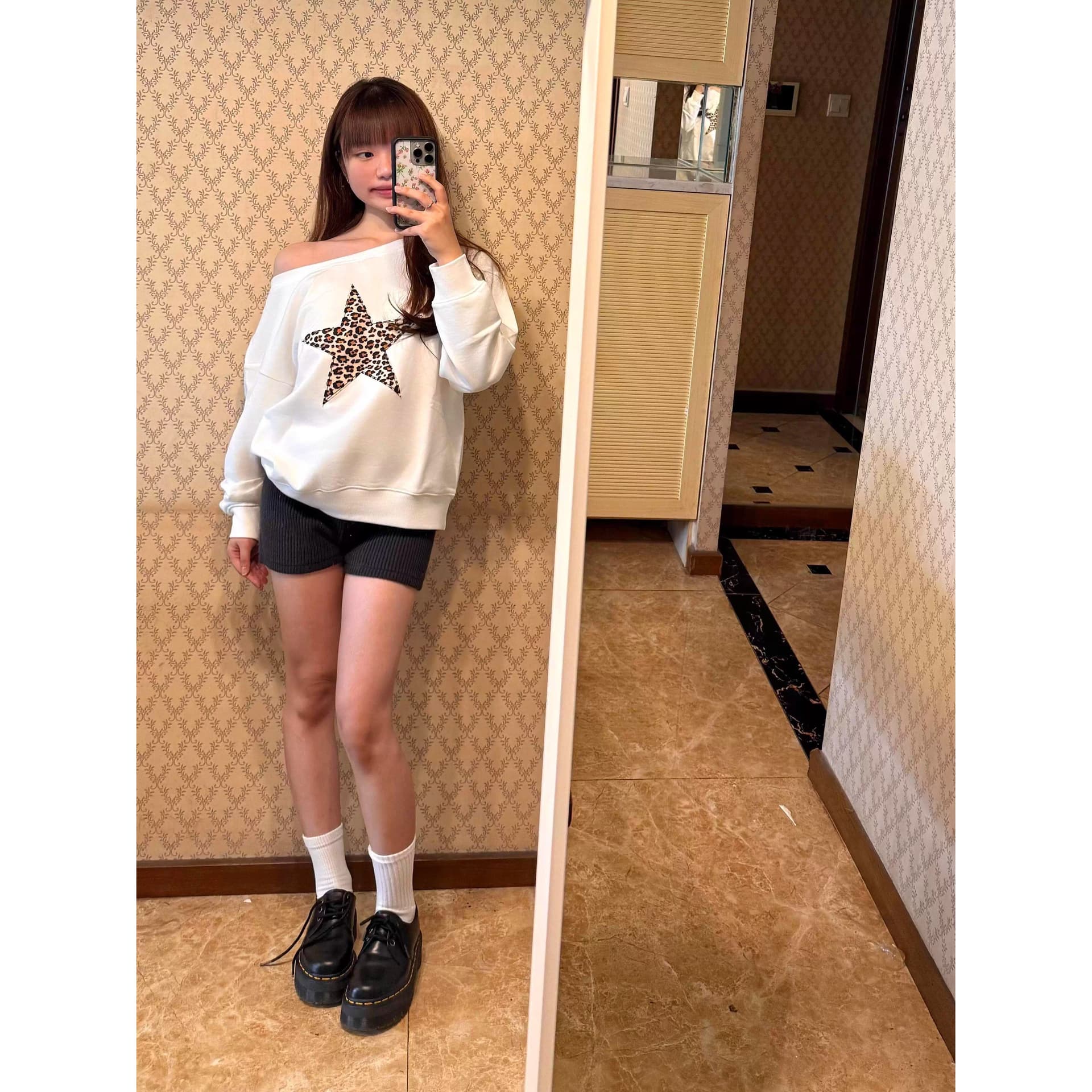 가을 겨울철 아메리칸 레트로 핫걸 비스듬한 어깨 프린트 루즈핏 후드티 여성 이미지 5