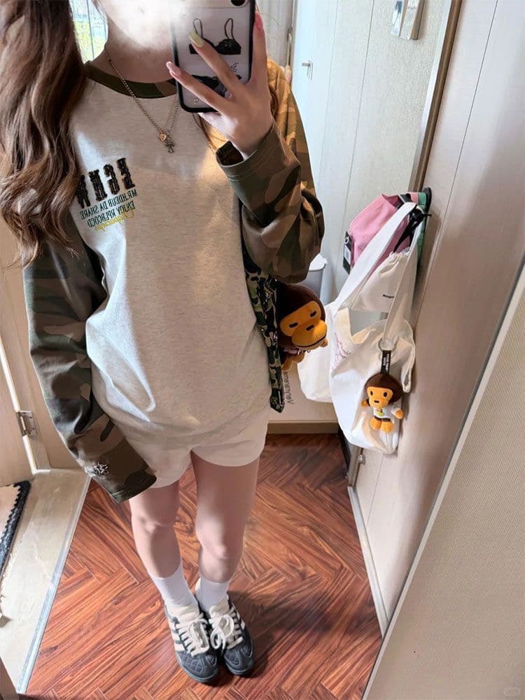 220 그램 순면 이후 패키지 알파벳 자수 카모플라주 배색 패치워크 루즈핏 긴팔 티셔츠 여성 상세 이미지 2