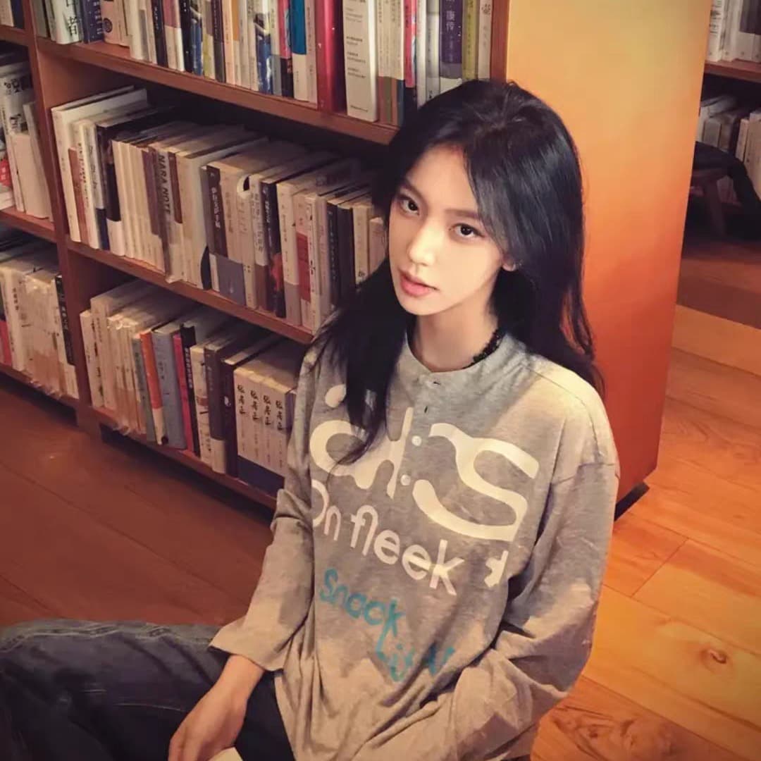 원본 원단 광저우 원단 눈꽃 면 조수 브랜드 레트로 긴팔 티셔츠 여성 이미지 5